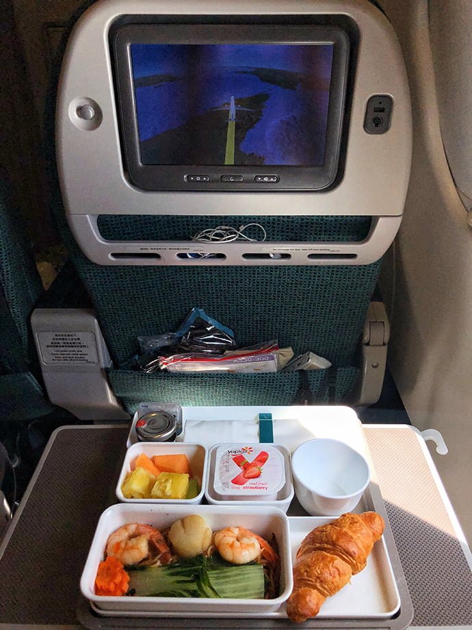 Cathay-Pacific-economy-plus-meals-australia-to-hong-kong.jpeg